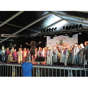 Gudstjeneste (Lady A. & Music Unites Europe Choir)